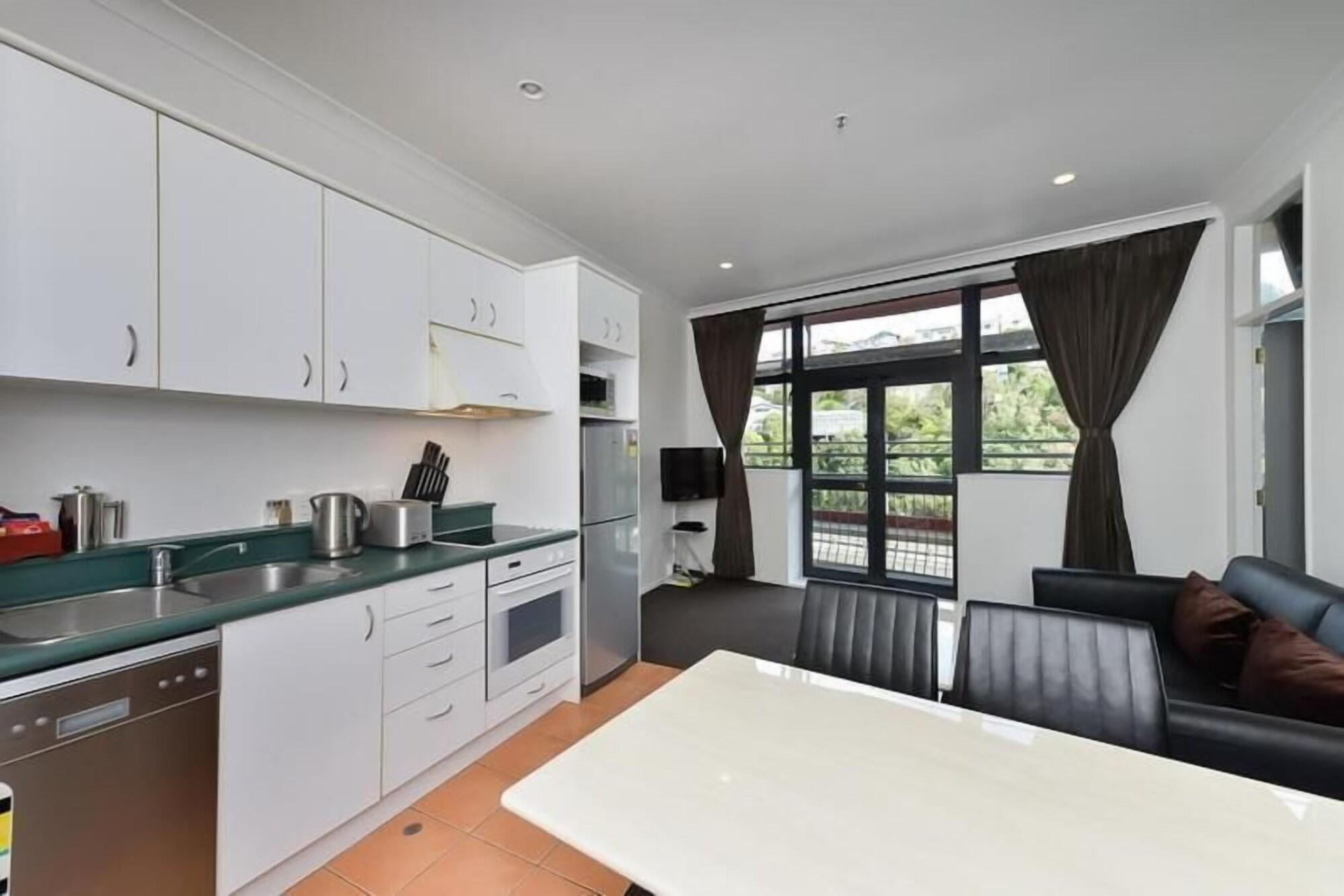 Quest On The Terrace Serviced Apartments Уелингтън Екстериор снимка